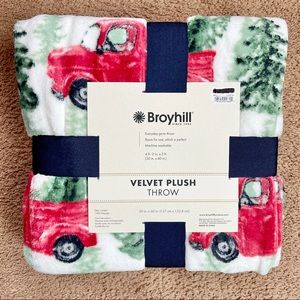 Broyhill Velvet Plush Red Truck Christmas Throw